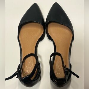 Crown Vintage Black Pointed Toe Flats, Size 7M